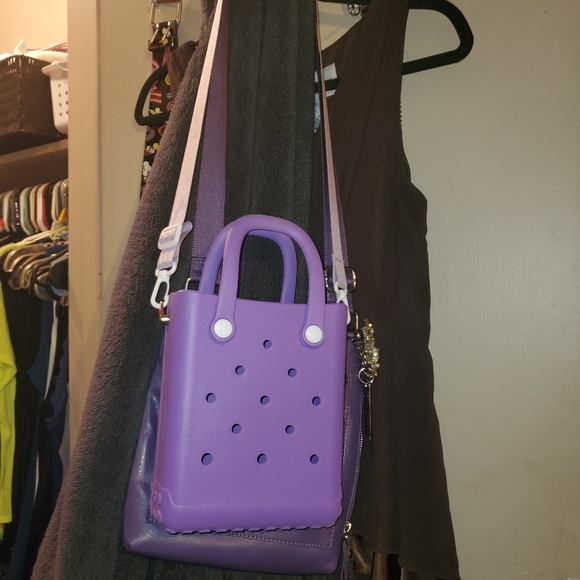 Stylish Purple Handbag - Picture 1 of 1